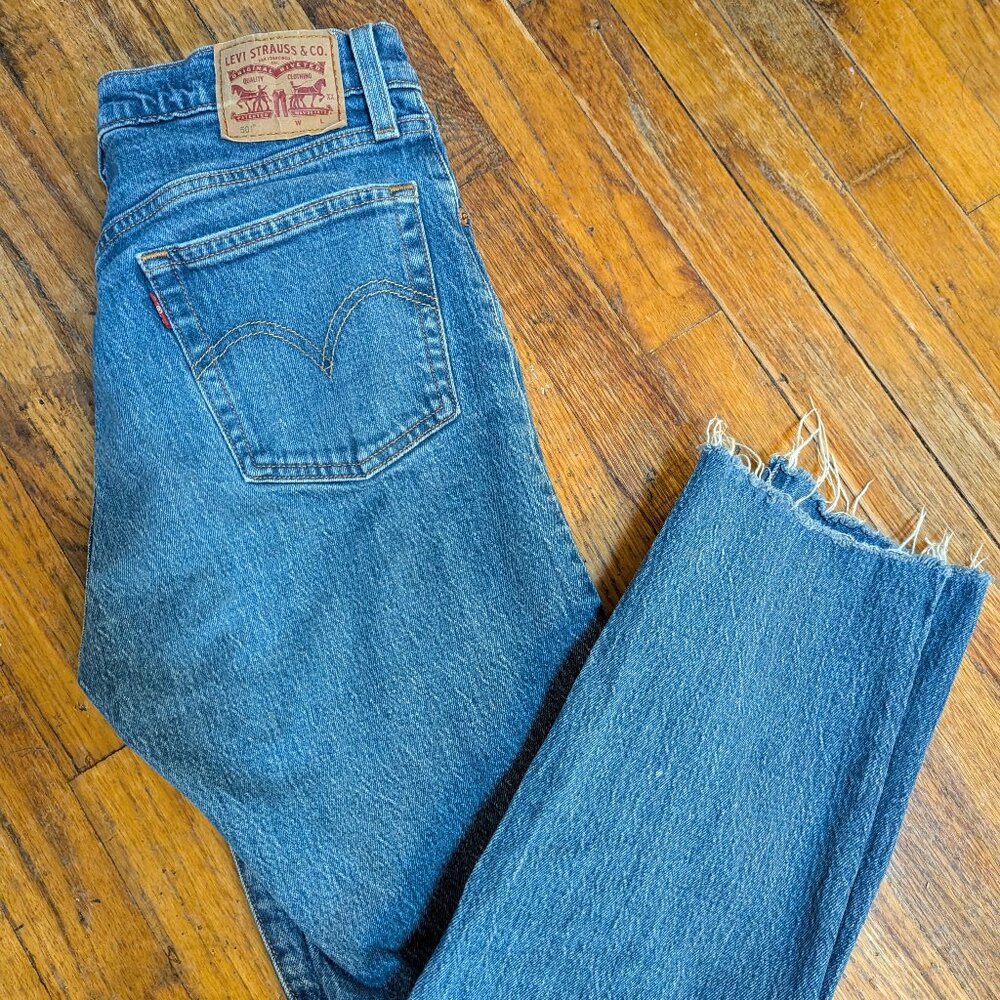 Levi's 501 Med Wash Straight Leg Frayed Hem Cropped Jeans size 28x26